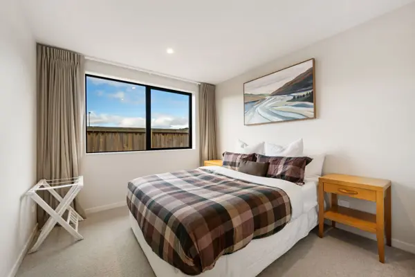 10 Onyx Street, select 4