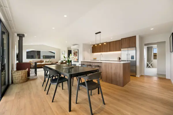 10 Onyx Street, select 3