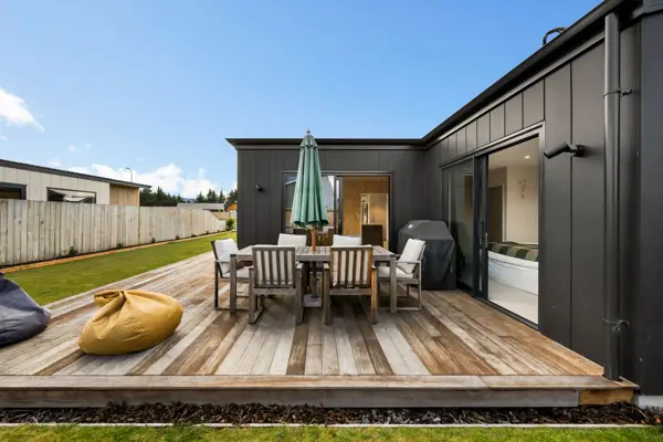 10 Onyx Street, select 5