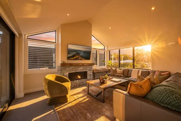 36 Oregon Drive, studio hero image 2