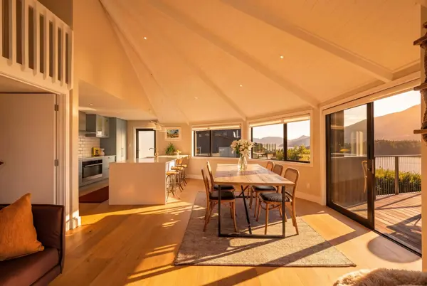 36 Oregon Drive, studio hero image 3