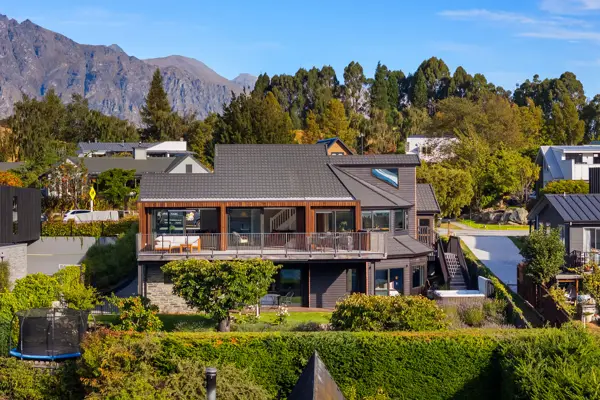 36 Oregon Drive, Kelvin Heights, Queenstown, photos 1