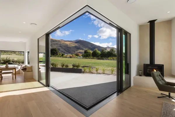 6 Stoneleigh Drive, select 3